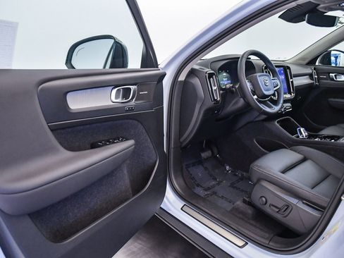 Used 2025 Volvo XC40 B5 Ultra w/ Climate Package image 21