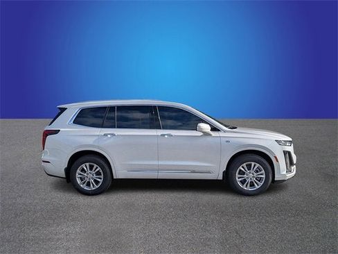 New 2025 Cadillac XT6 Luxury image 6