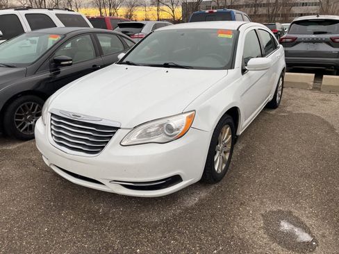 Used 2013 Chrysler 200 Touring image 2