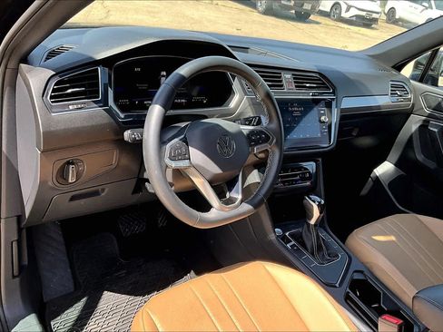 Used 2023 Volkswagen Tiguan SE FWD image 28
