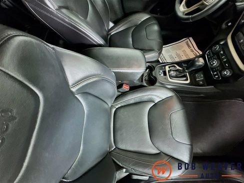 Used 2018 Jeep Cherokee Limited AWD/4WD image 36