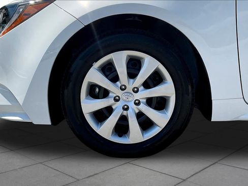 Used 2026 Toyota Corolla LE FWD image 11
