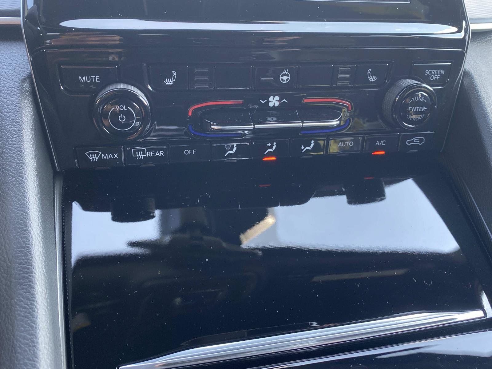 Used 2025 Jeep Grand Cherokee L Laredo RWD image 28