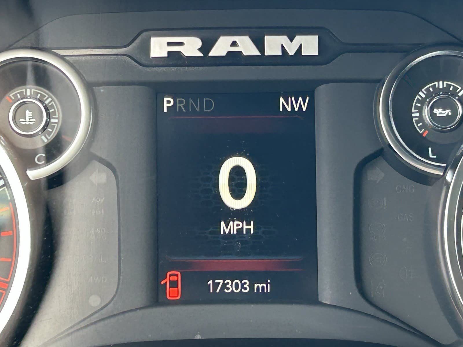 Used 2024 RAM 3500 Big Horn w/ Sport Appearance Package AWD/4WD image 33