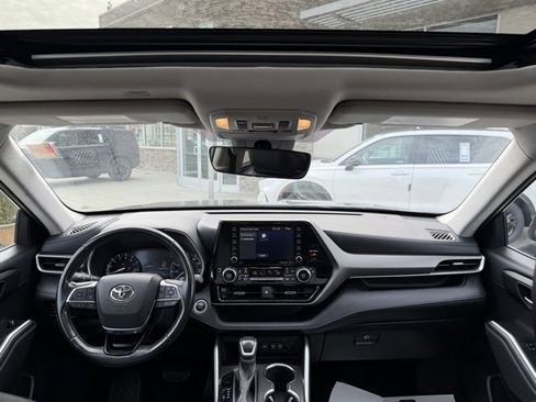 Used 2021 Toyota Highlander XLE image 47