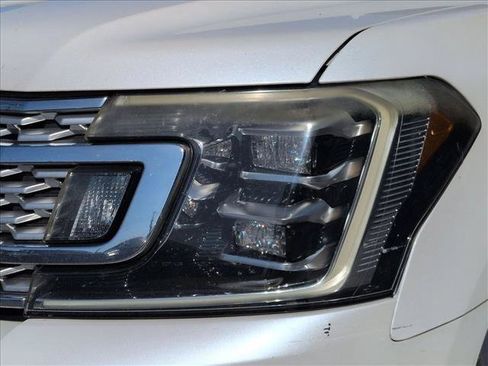 Used 2018 Ford Expedition Max Platinum RWD image 2