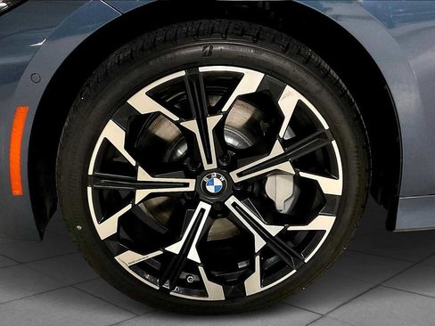 Used 2025 BMW 330i Sedan w/ Premium Package image 11