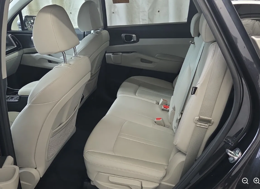 Used 2025 Kia Sorento S AWD/4WD image 11