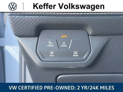 Used 2024 Volkswagen Atlas Cross Sport SE FWD image 17