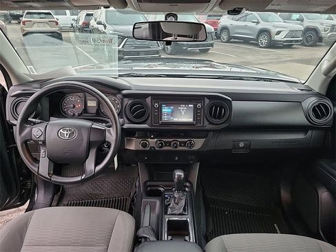 Used 2017 Toyota Tacoma SR image 8
