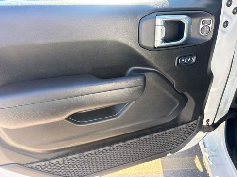 Used 2024 Jeep Wrangler Unlimited image 21