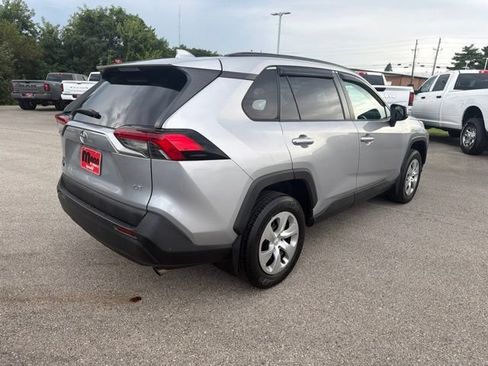 Used 2019 Toyota RAV4 LE FWD image 5