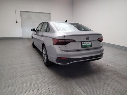 Used 2022 Volkswagen Jetta SE FWD image 6