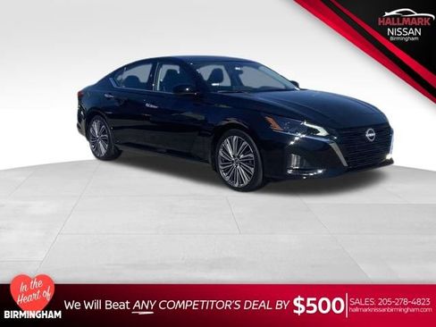 New 2025 Nissan Sentra SV image 1