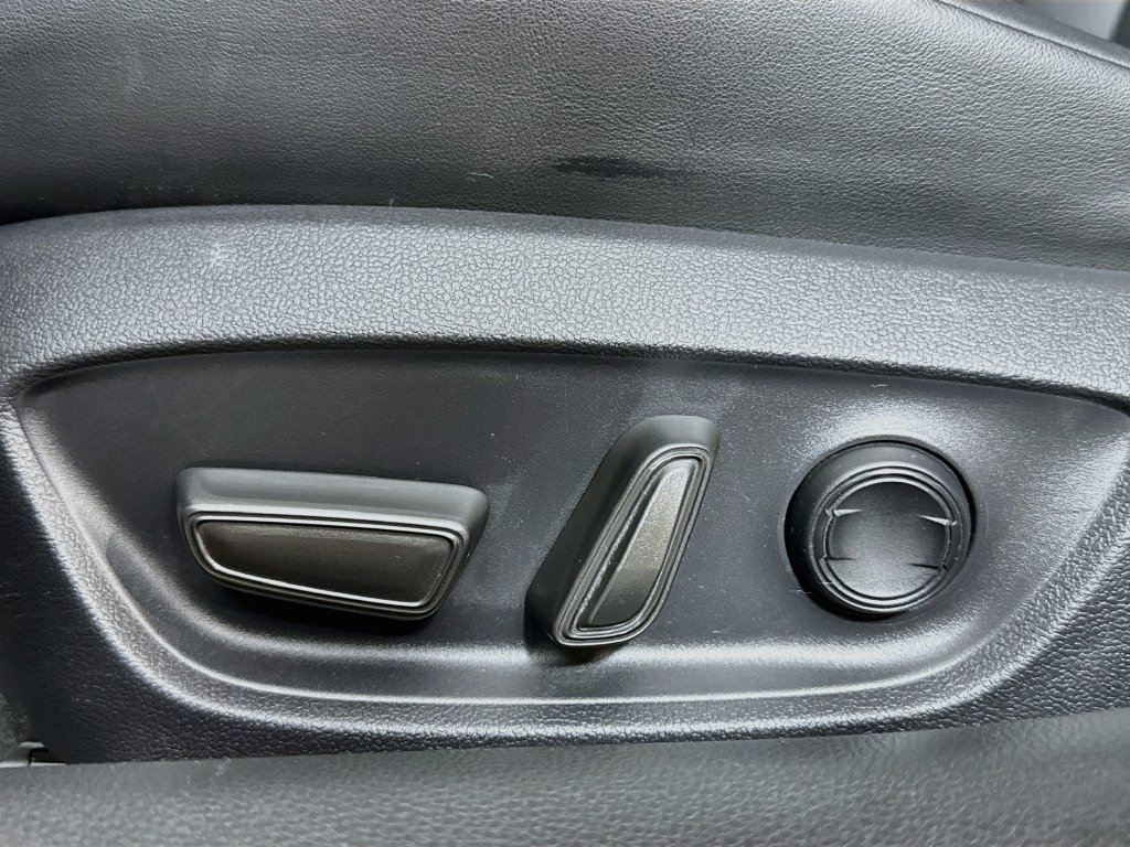 Used 2024 Toyota Prius XLE FWD image 18