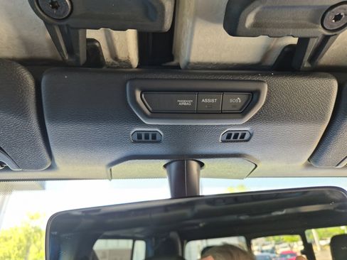 Used 2022 Jeep Gladiator Rubicon w/ Cold Weather Group image 35