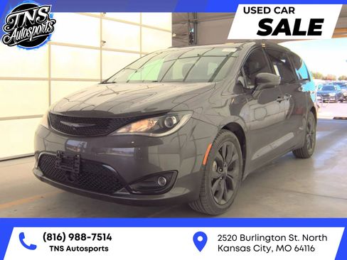Used 2019 Chrysler Pacifica Touring-L Plus w/ Advanced Safetytec Group image 1