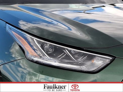 Certified 2025 Toyota Highlander Limited AWD/4WD image 9