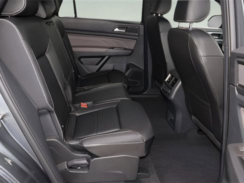 Used 2023 Volkswagen Atlas Cross Sport SE w/ Black Wheel Package image 17