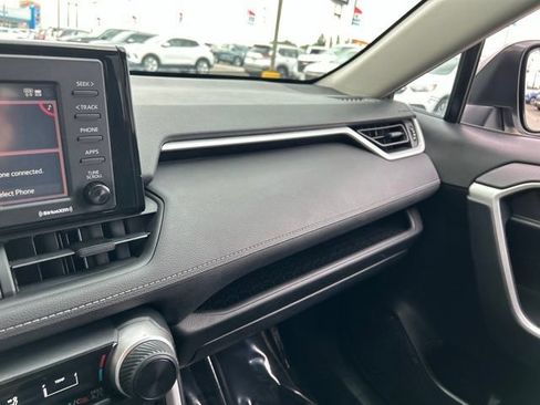 Used 2020 Toyota RAV4 LE FWD image 4