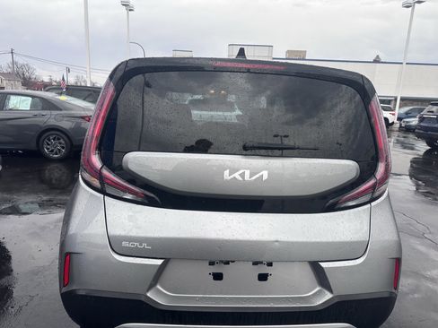 Used 2023 Kia Soul LX w/ LX Technology Package image 7