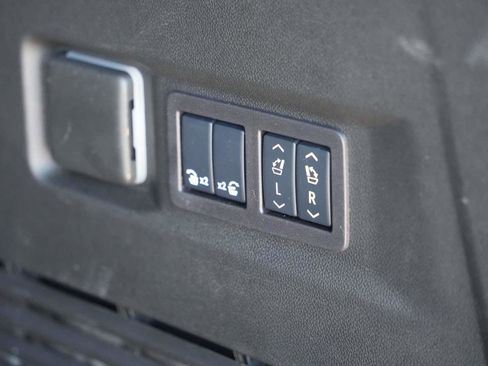 Used 2025 GMC Yukon Elevation image 32