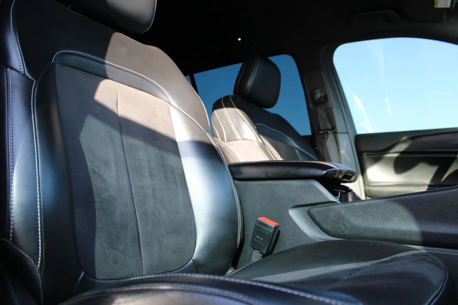 Used 2023 Jeep Grand Cherokee L Laredo RWD image 16