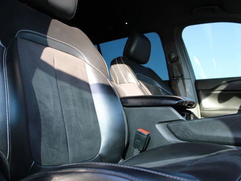 Used 2023 Jeep Grand Cherokee L Laredo RWD image 16