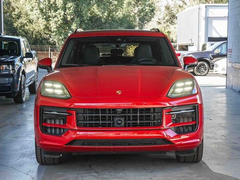 Used 2025 Porsche Cayenne GTS AWD/4WD image 2