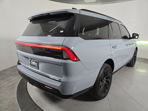 New 2026 Lincoln Navigator Reserve w/ Jet Appearance Package AWD/4WD image 4