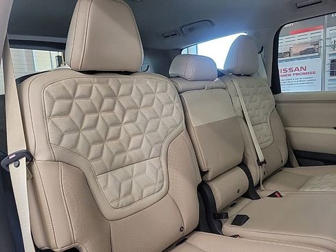 New 2025 Nissan Armada Platinum Reserve image 17