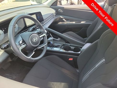 Used 2025 Hyundai Elantra SEL FWD image 3