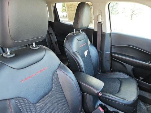 Used 2019 Jeep Compass Trailhawk image 12