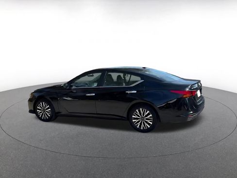 Used 2025 Nissan Altima 2.5 SV image 10