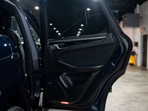 Used 2020 Porsche Macan S image 34