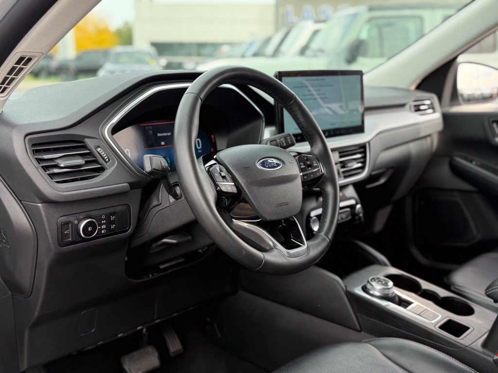 Certified 2025 Ford Escape Platinum AWD/4WD image 11