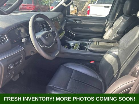 Used 2024 Jeep Wagoneer Series II w/ Flexible Seating Group RWD image 8