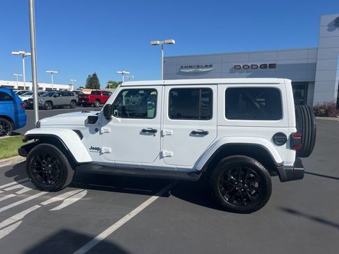 Used 2025 Jeep Wrangler Unlimited Sahara AWD/4WD image 22