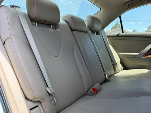 Used 2011 Toyota Camry XLE w/ SE/XLE Extra-Value Pkg FWD image 17