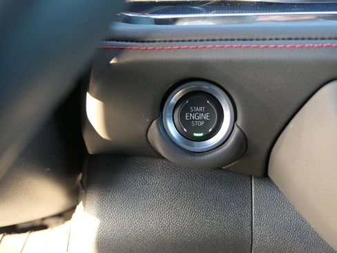 Used 2025 Chevrolet Suburban RST image 17