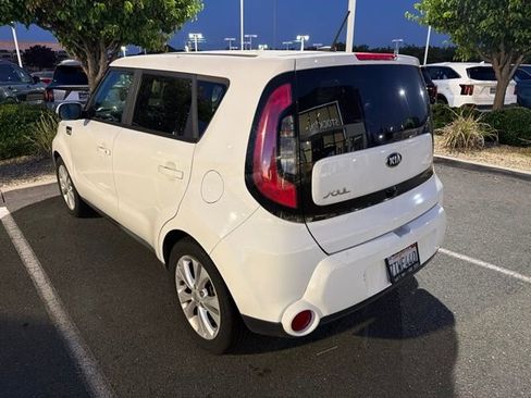 Used 2016 Kia Soul ! FWD image 2