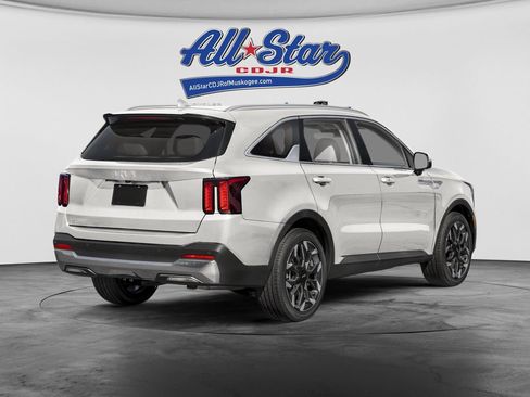 Used 2024 Kia Sorento EX w/ Panoramic Sunroof Package FWD image 2