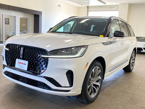 New 2026 Lincoln Aviator AWD w/ Jet Appearance Package image 4