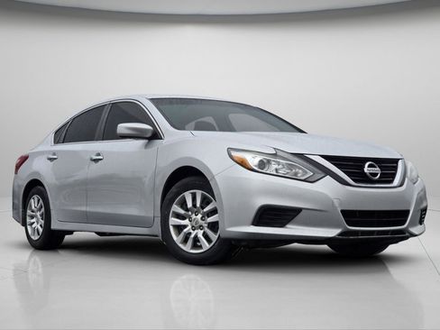 Used 2018 Nissan Altima 2.5 S w/ S Convenience Package image 2