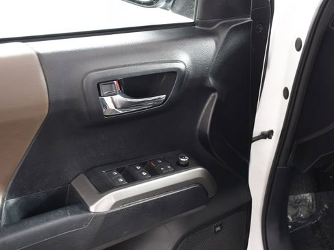 Used 2017 Toyota Tacoma Limited w/ Tow Package AWD/4WD image 15
