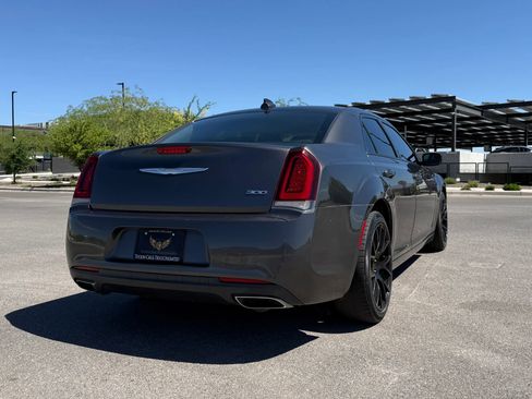 Used 2018 Chrysler 300 Touring w/ Sport Appearance Package image 4