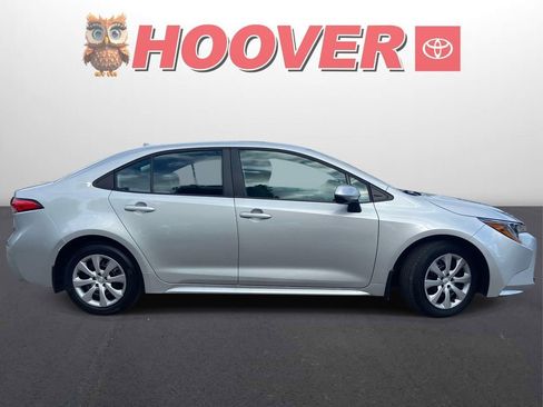 Used 2025 Toyota Corolla LE FWD image 2
