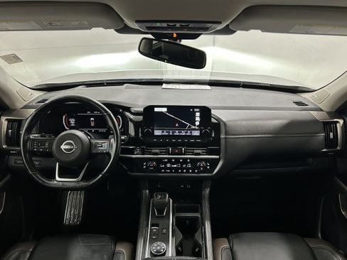 Used 2022 Nissan Pathfinder Platinum w/ Cargo Package AWD/4WD image 14