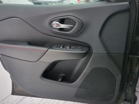 Certified 2019 Jeep Cherokee Trailhawk w/ Cold Weather Group image 30