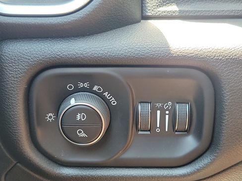 Used 2025 RAM 1500 Big Horn AWD/4WD image 24